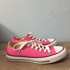 Pink Converse | Size 7.5 in women's & 5.5 in men's